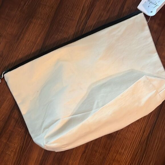 7” x 12” Large Travel Pouch - Hand Embroidered - Brand New NWT - Zipper Pouch - Picture 3 of 3